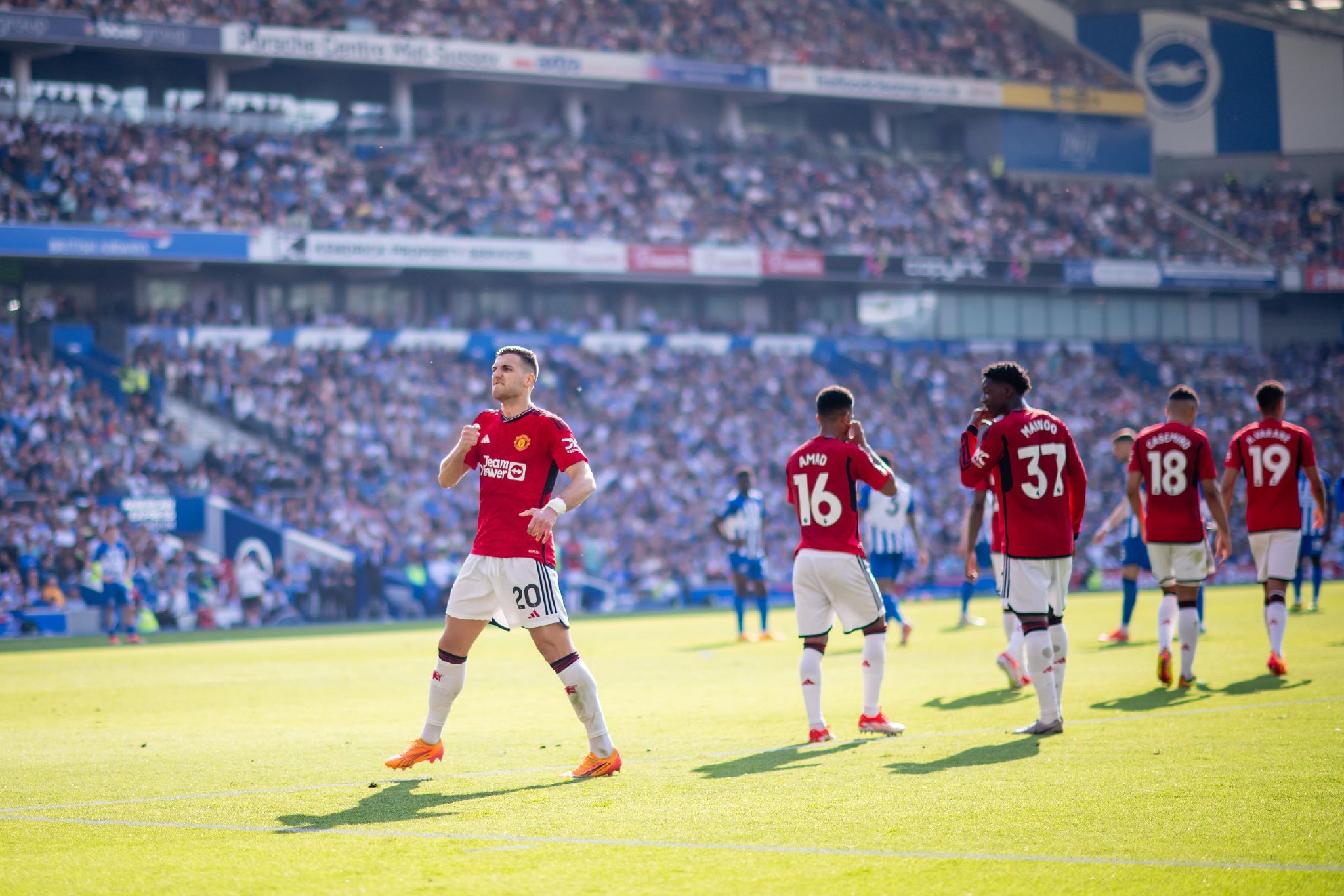 次室内五人 次室内五人